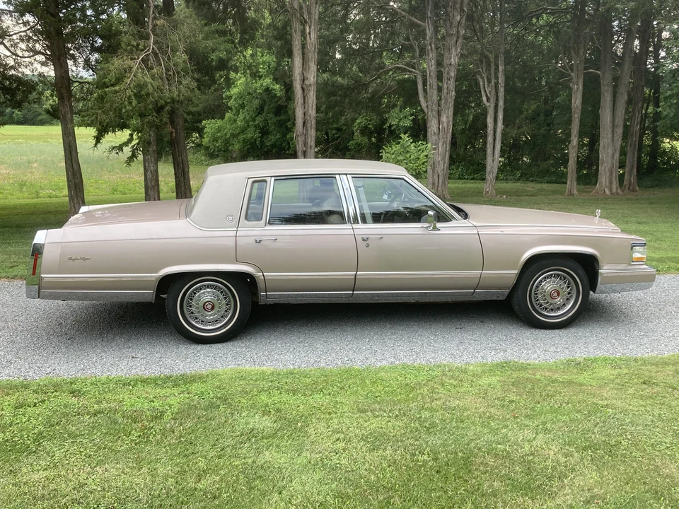 1991 Cadillac Brougham - Image 19 of 24