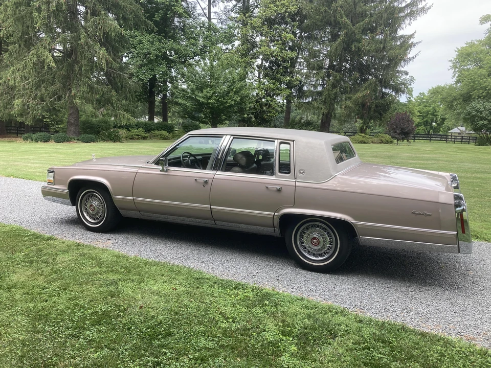 1991 Cadillac Brougham - Image 15 of 24