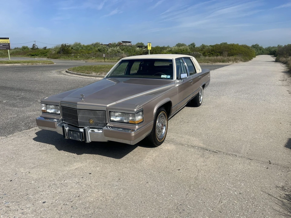 1991 Cadillac Brougham - Image 2 of 31