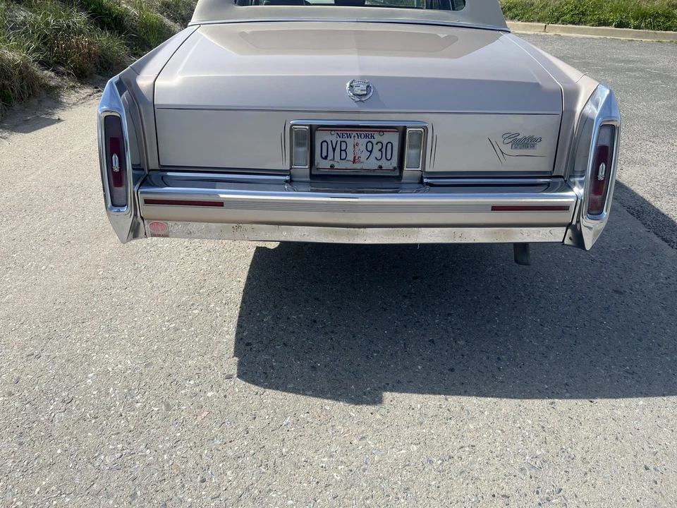 1991 Cadillac Brougham - Image 10 of 31