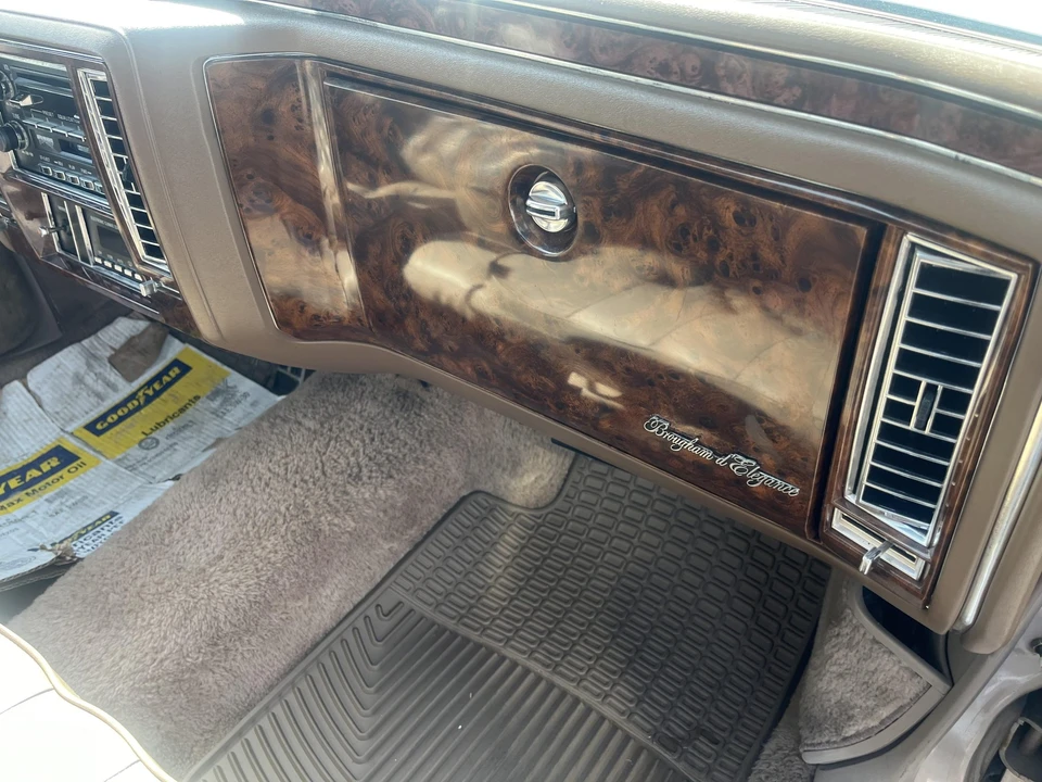 1991 Cadillac Brougham - Image 29 of 31