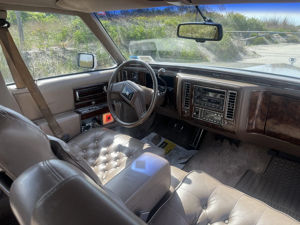 1991 Cadillac Brougham - Image 24 of 31