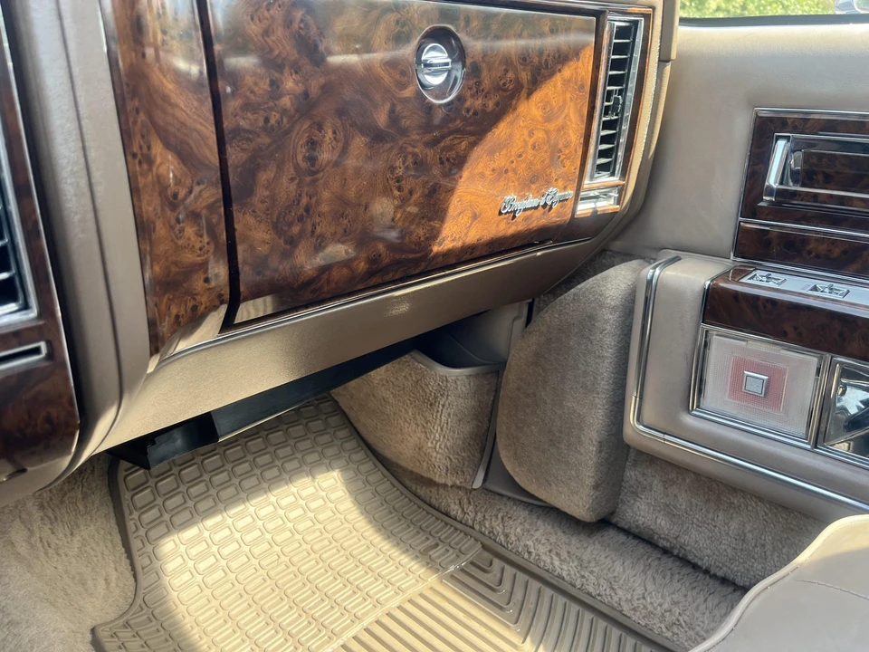 1991 Cadillac Brougham - Image 30 of 31