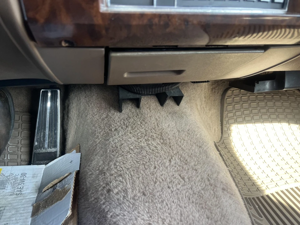 1991 Cadillac Brougham - Image 31 of 31