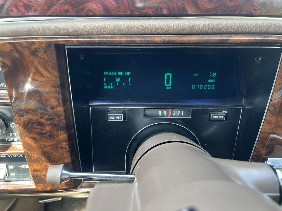 1991 Cadillac Brougham - Image 26 of 31