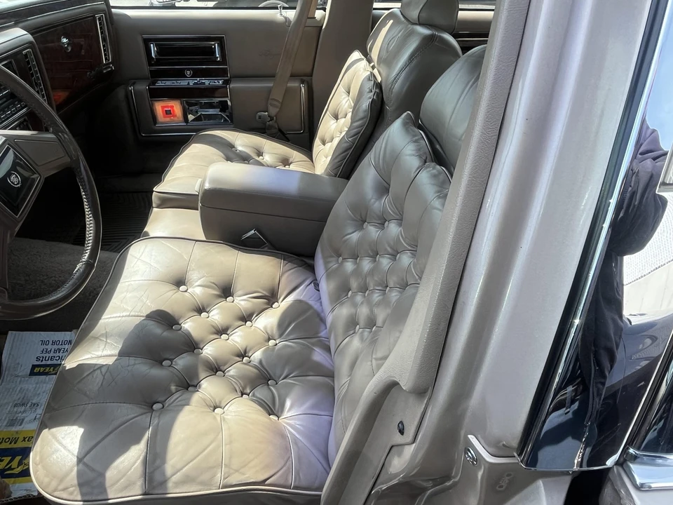 1991 Cadillac Brougham - Image 23 of 31