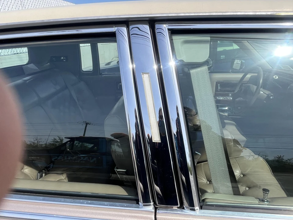 1991 Cadillac Brougham - Image 13 of 31