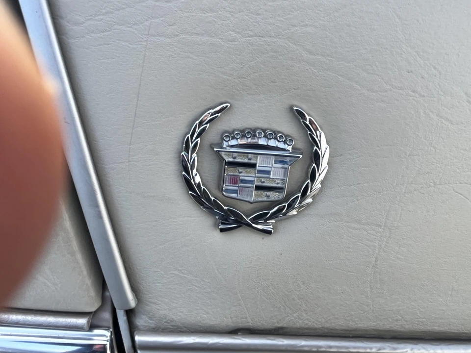 1991 Cadillac Brougham - Image 20 of 31