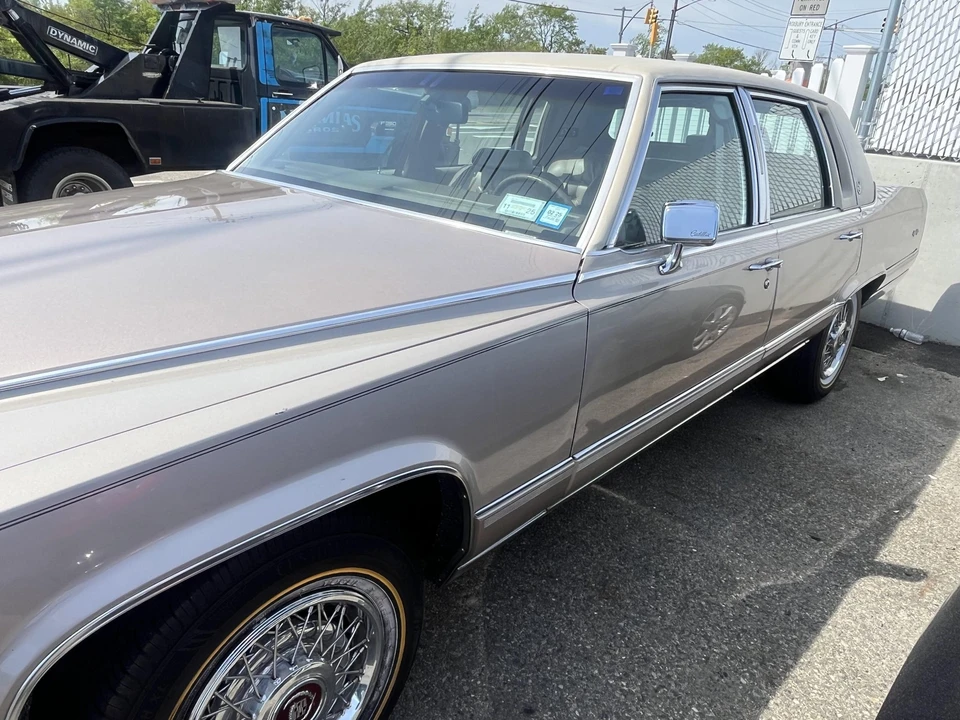 1991 Cadillac Brougham - Image 8 of 31