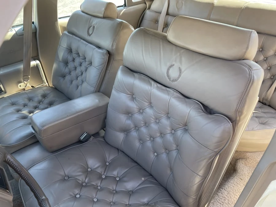 1991 Cadillac Brougham - Image 8 of 15
