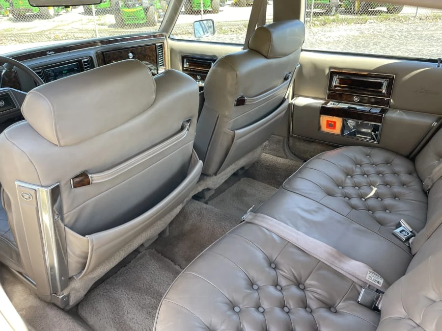 1991 Cadillac Brougham - Image 10 of 15