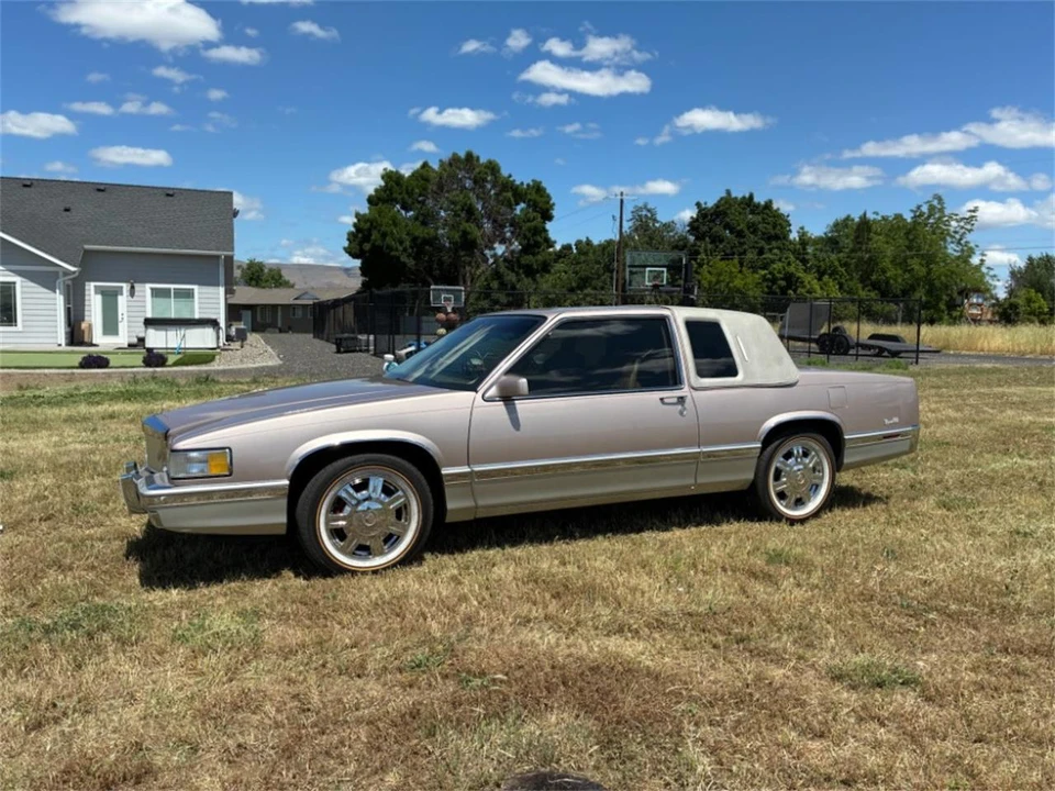 1991 Cadillac DeVille 6th Gen - Image 2 of 21
