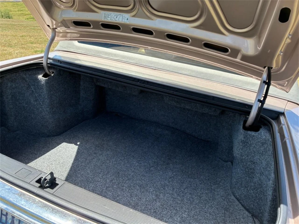 1991 Cadillac DeVille 6th Gen - Image 4 of 21