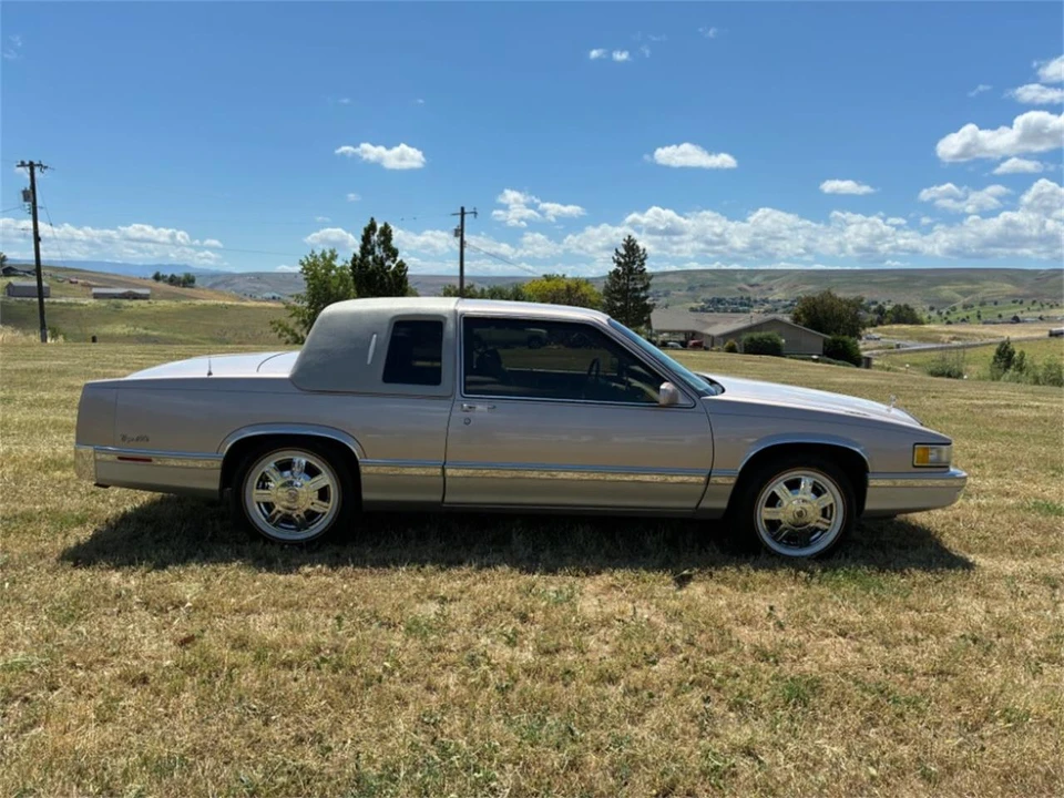 1991 Cadillac DeVille 6th Gen - Image 6 of 21
