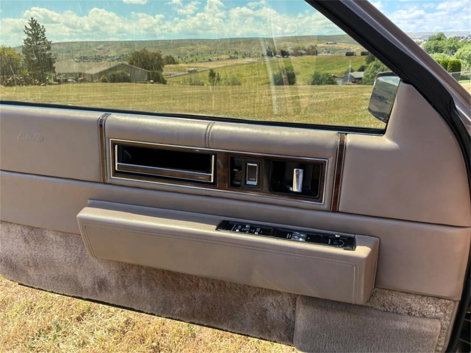1991 Cadillac DeVille 6th Gen - Image 8 of 21