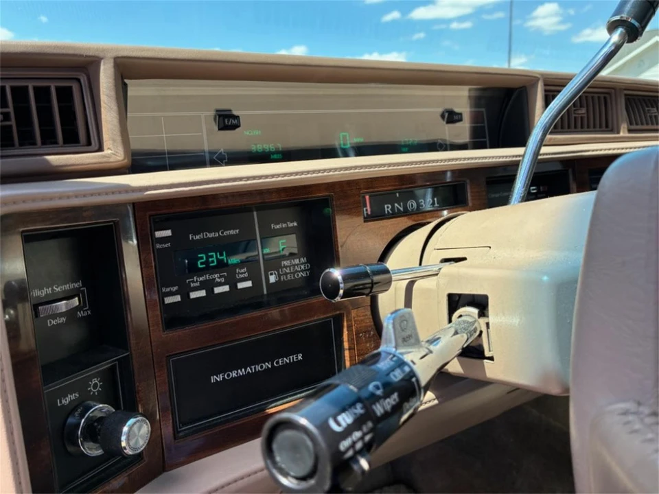 1991 Cadillac DeVille 6th Gen - Image 11 of 21