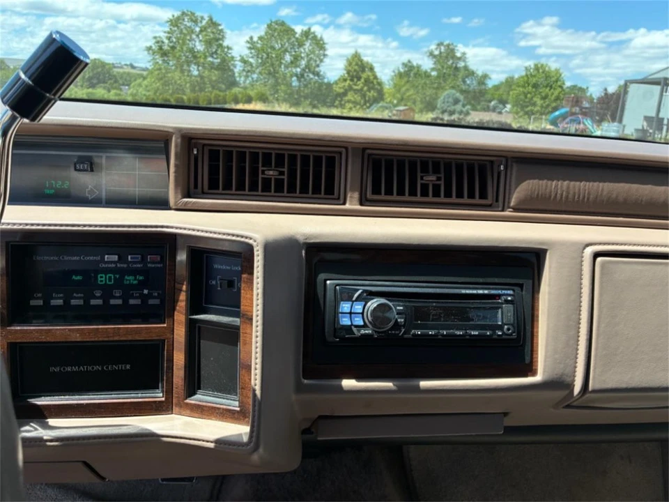 1991 Cadillac DeVille 6th Gen - Image 13 of 21