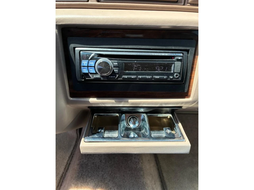 1991 Cadillac DeVille 6th Gen - Image 14 of 21