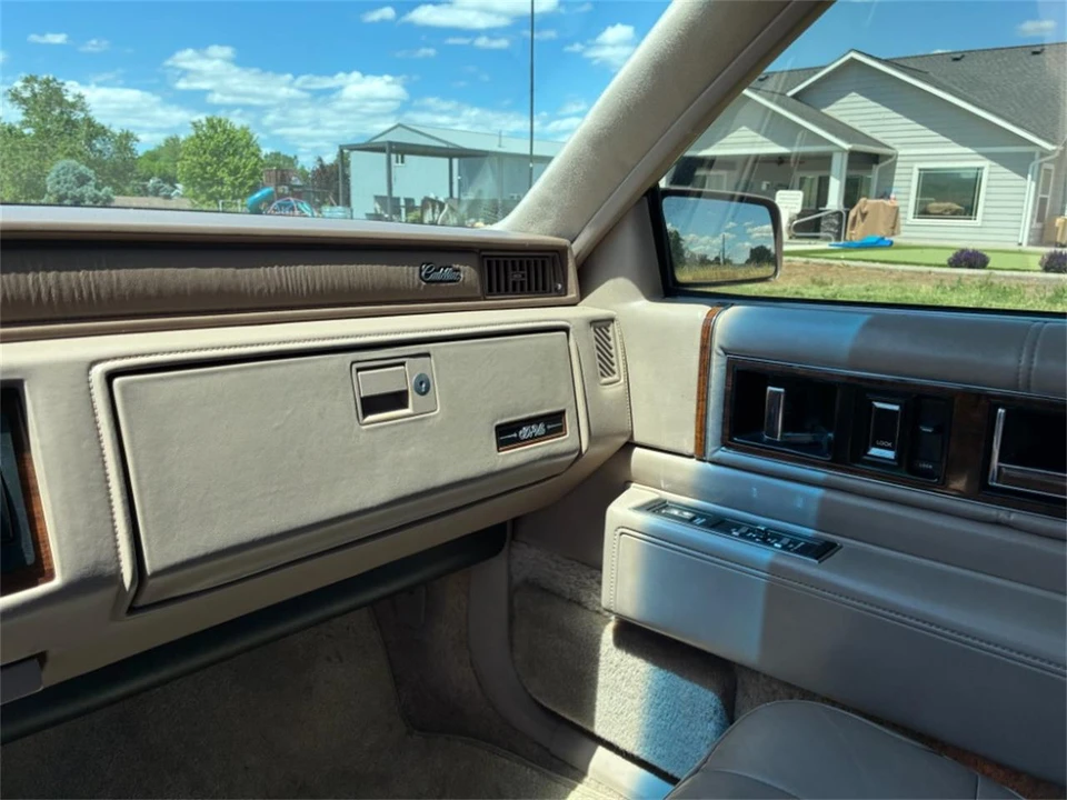 1991 Cadillac DeVille 6th Gen - Image 15 of 21