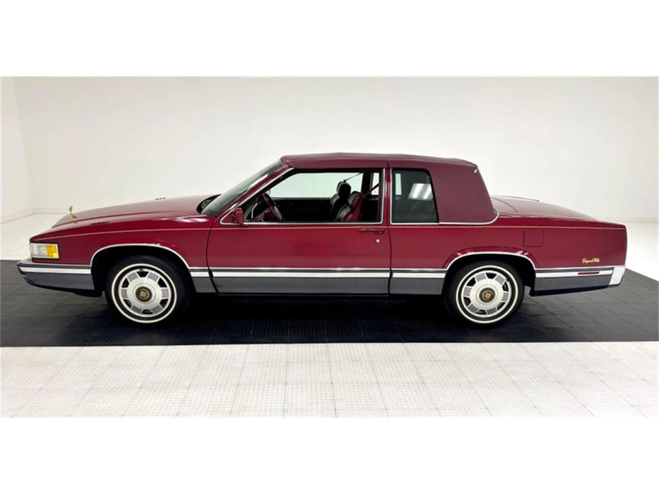 1991 Cadillac DeVille 6th Gen - Image 2 of 31