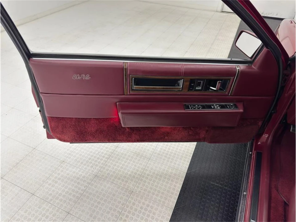 1991 Cadillac DeVille 6th Gen - Image 30 of 31