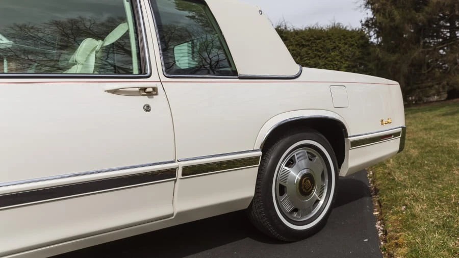 1991 Cadillac DeVille 6th Gen - Image 10 of 27