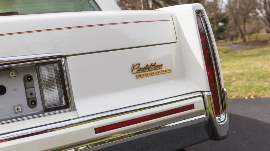 1991 Cadillac DeVille 6th Gen - Image 11 of 27