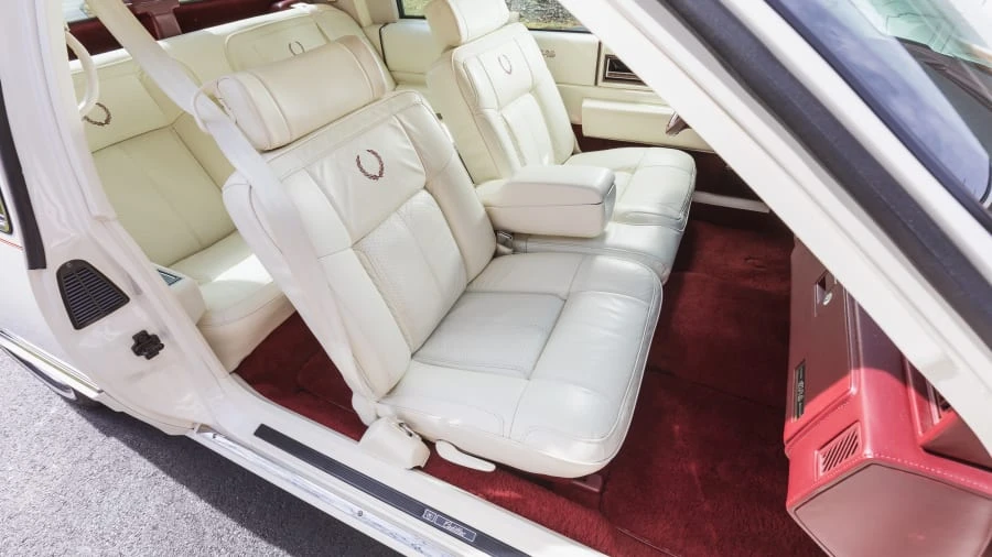 1991 Cadillac DeVille 6th Gen - Image 18 of 27