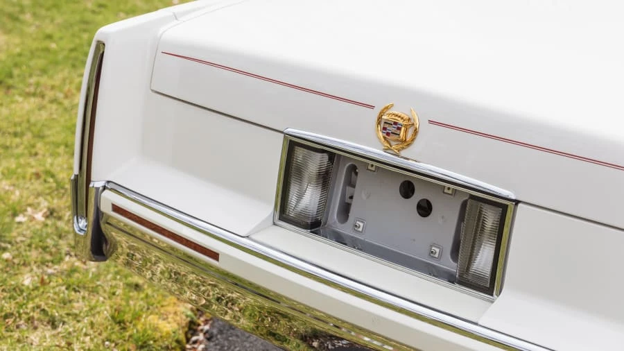 1991 Cadillac DeVille 6th Gen - Image 22 of 27