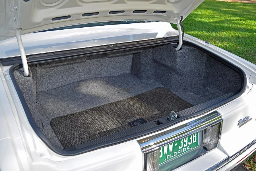1991 Cadillac DeVille 6th Gen - Image 10 of 12