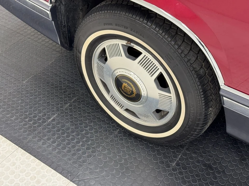 1991 Cadillac DeVille 7th Gen - Image 11 of 12
