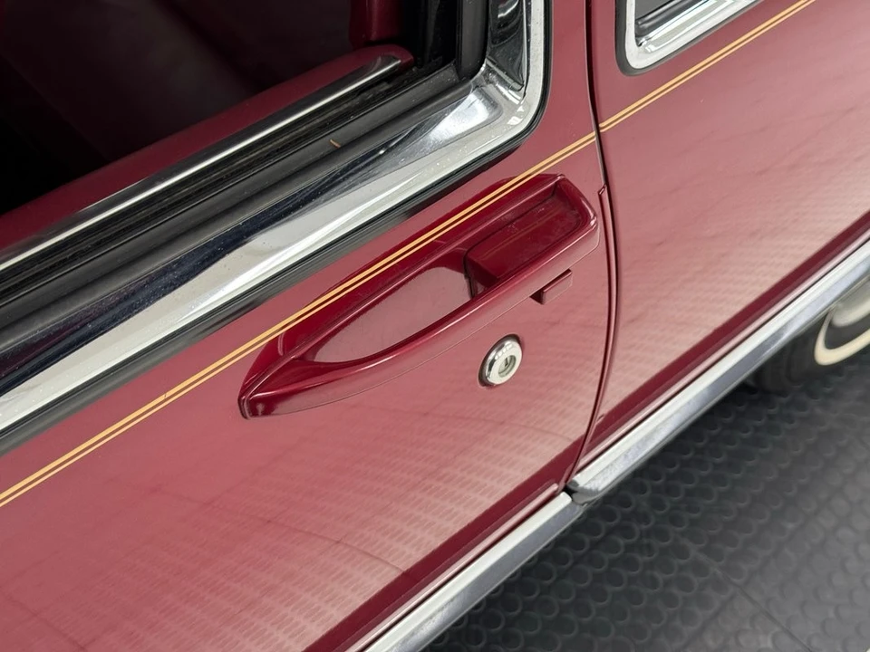 1991 Cadillac DeVille 6th Gen - Image 14 of 21
