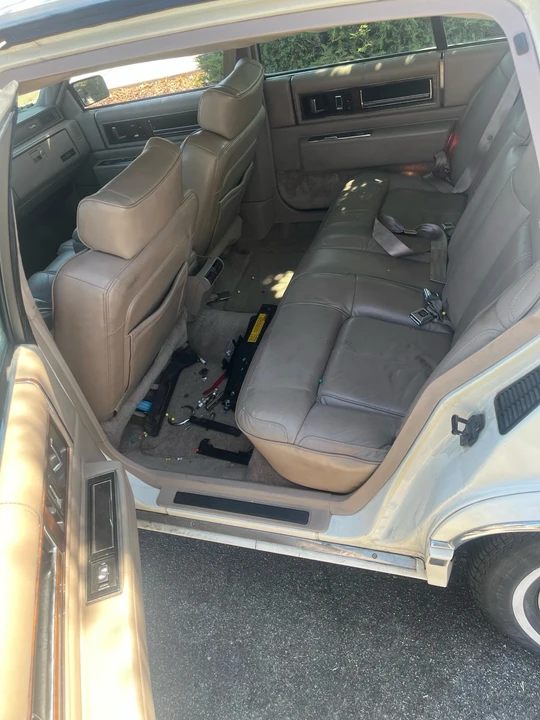 1991 Cadillac DeVille 7th Gen - Image 5 of 10