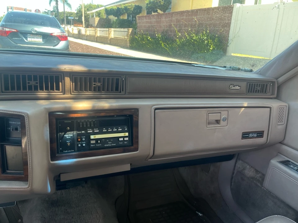 1991 Cadillac DeVille 7th Gen - Image 7 of 10