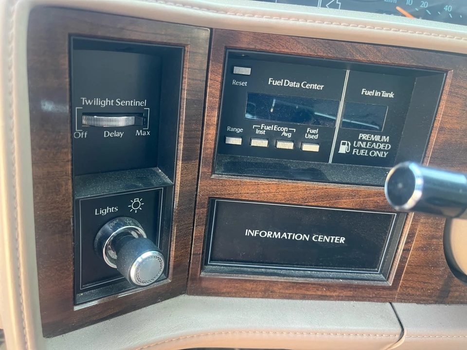 1991 Cadillac DeVille 7th Gen - Image 9 of 10