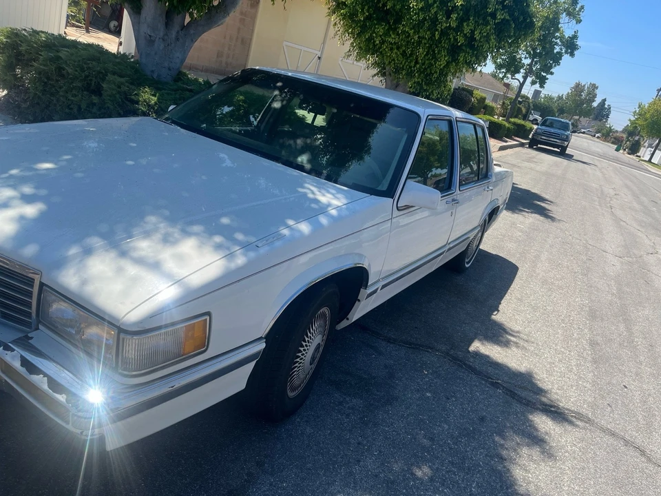 1991 Cadillac DeVille 7th Gen - Image 2 of 10