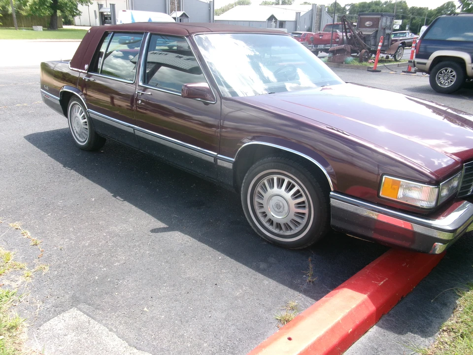 1991 Cadillac DeVille 6th Gen - Image 3 of 9