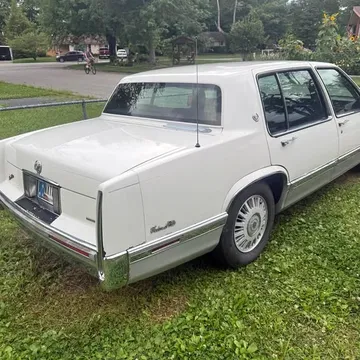 1991 Cadillac DeVille Sedan 4D