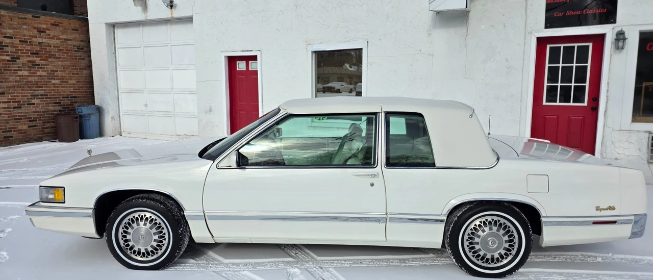 1991 Cadillac DeVille 7th Gen - Image 9 of 20