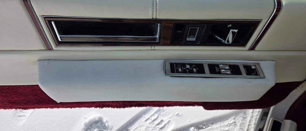 1991 Cadillac DeVille 7th Gen - Image 12 of 20