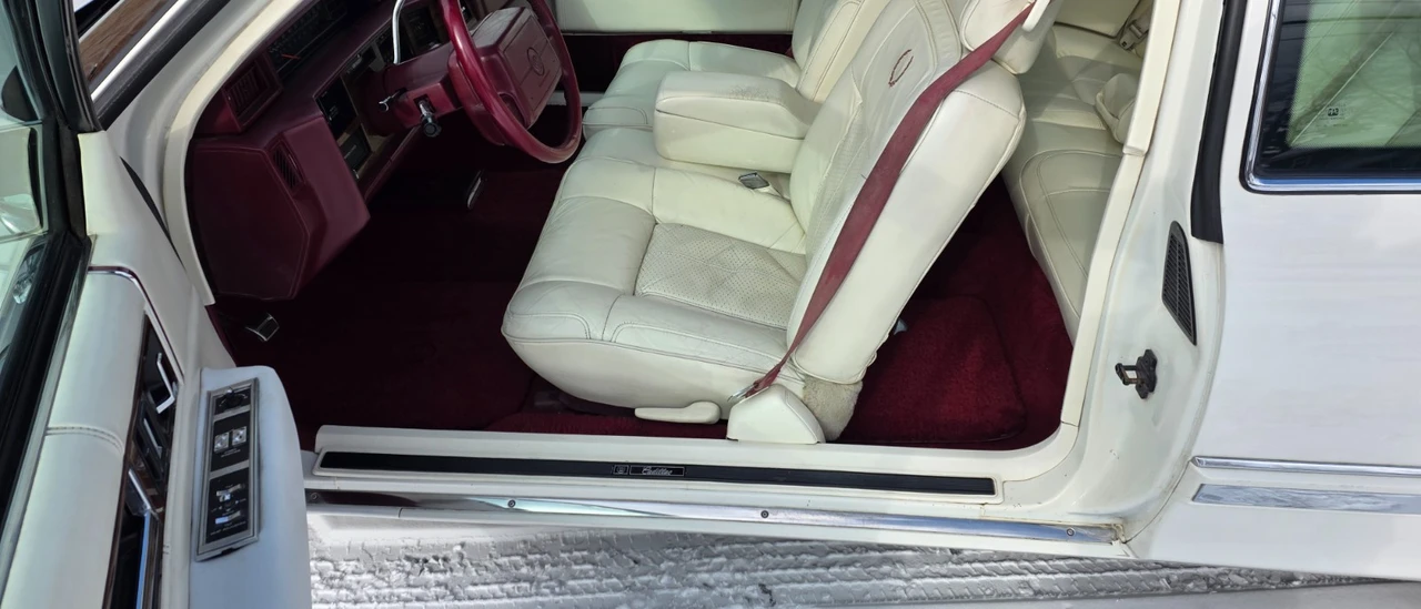 1991 Cadillac DeVille 7th Gen - Image 13 of 20