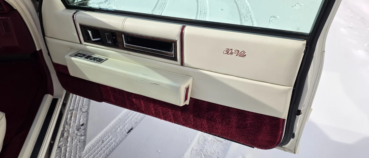 1991 Cadillac DeVille 7th Gen - Image 19 of 20