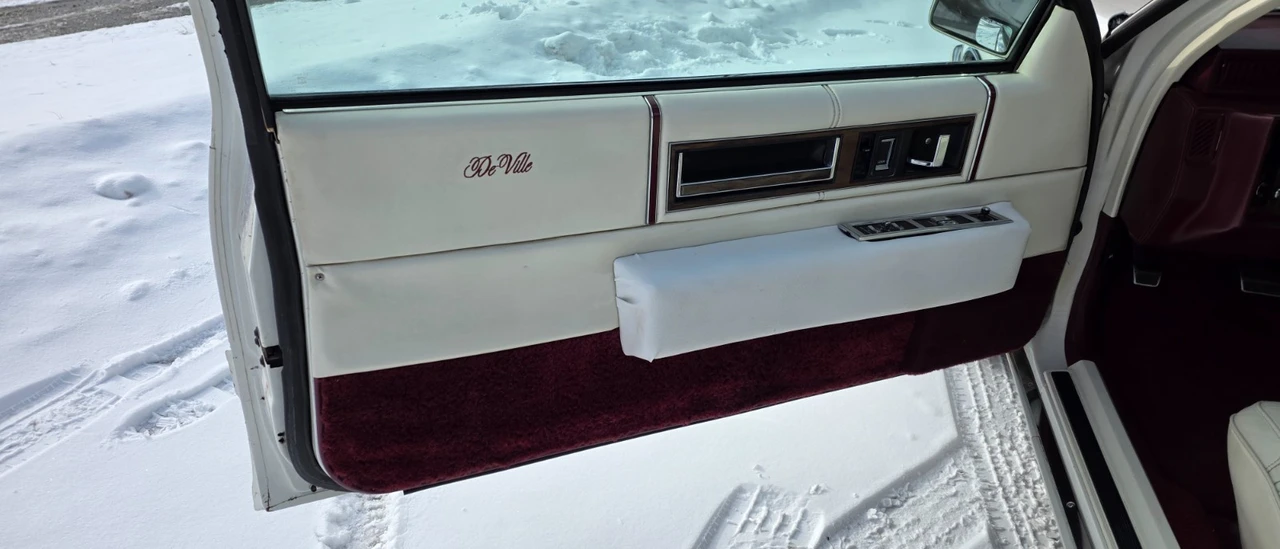 1991 Cadillac DeVille 7th Gen - Image 11 of 20