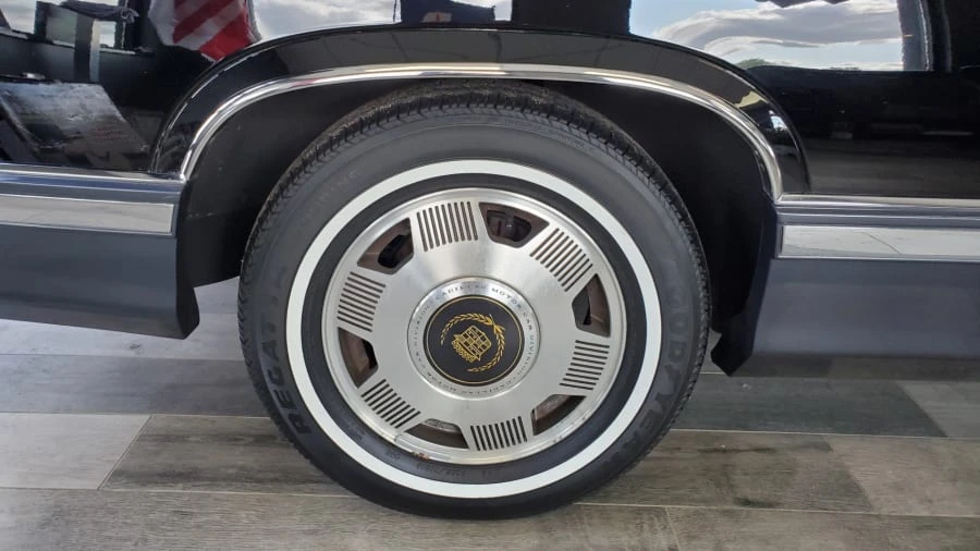1991 Cadillac DeVille 6th Gen - Image 23 of 24