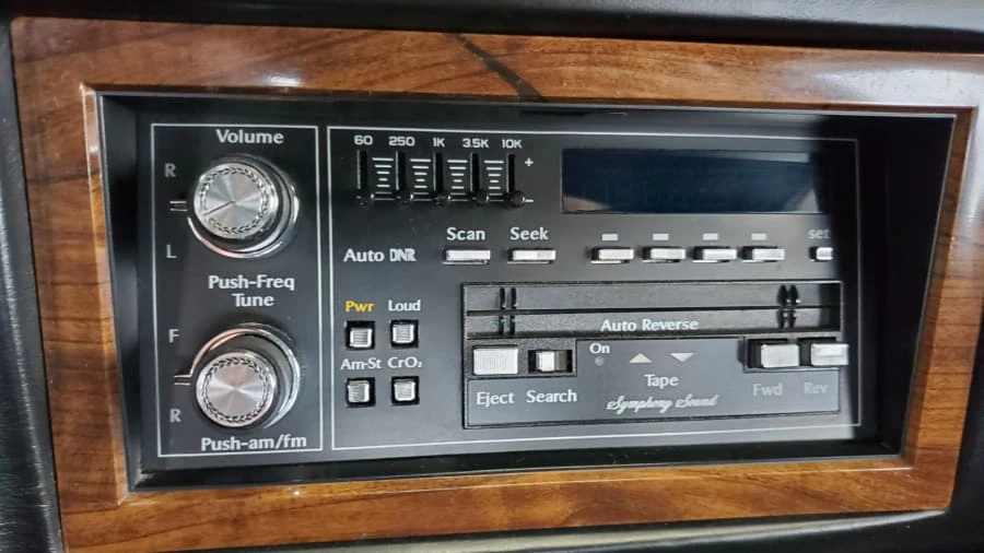 1991 Cadillac DeVille 6th Gen - Image 9 of 24