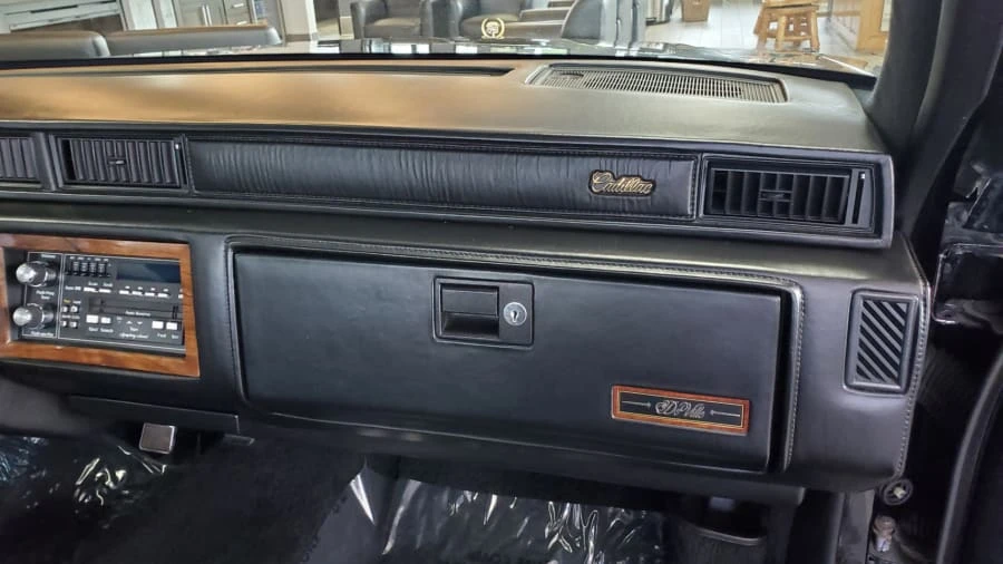 1991 Cadillac DeVille 6th Gen - Image 10 of 24
