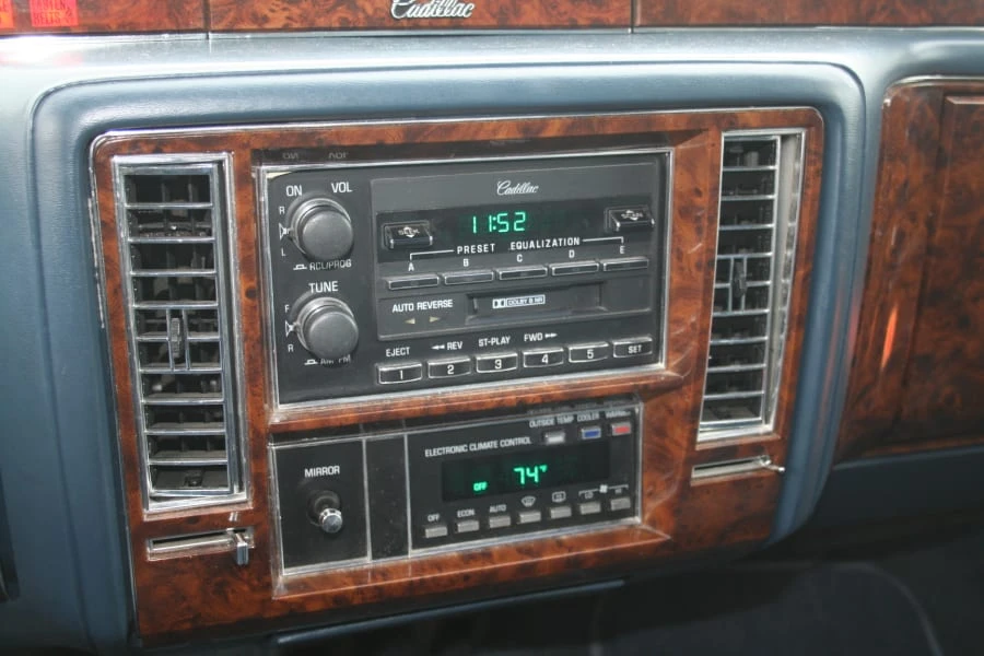 1991 Cadillac DeVille 6th Gen - Image 6 of 7