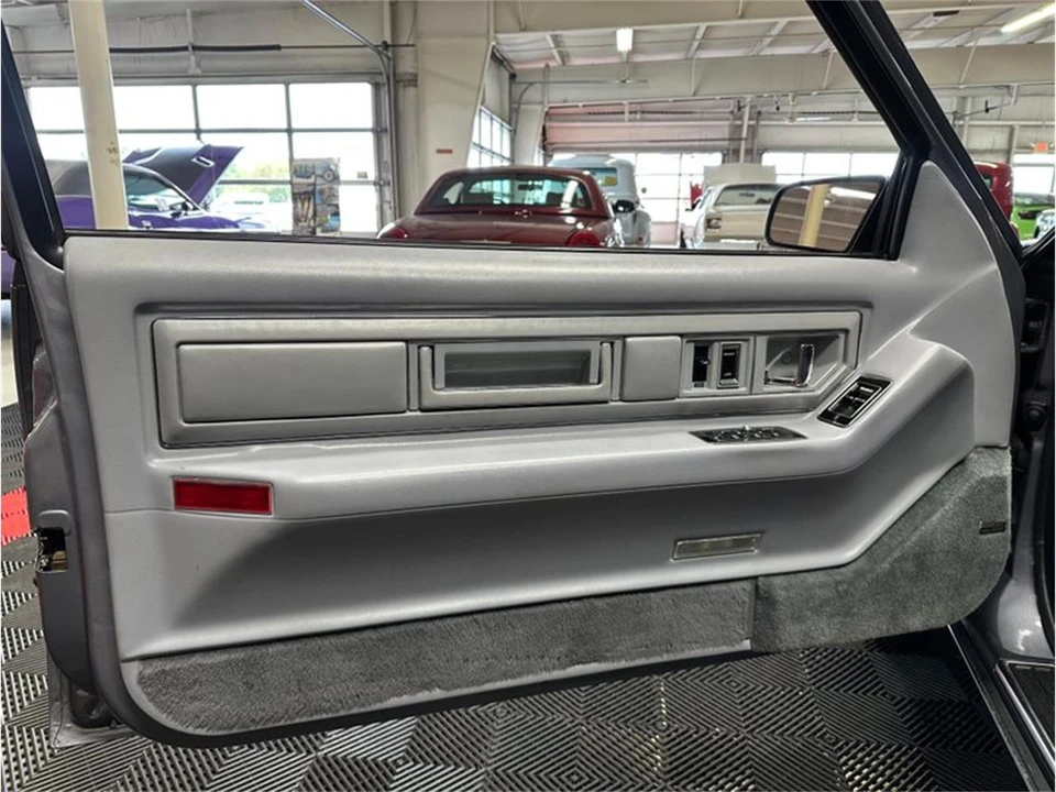 1991 Cadillac Eldorado 11th Gen - Image 15 of 31