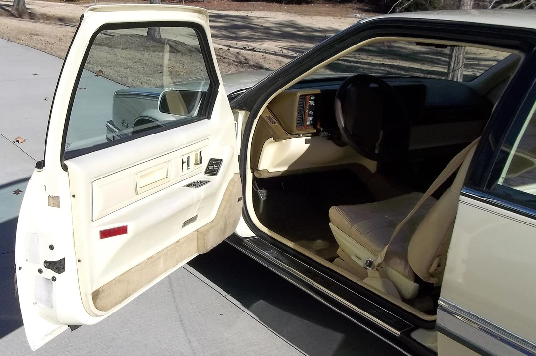 1991 Cadillac Eldorado 12th Gen - Image 5 of 21