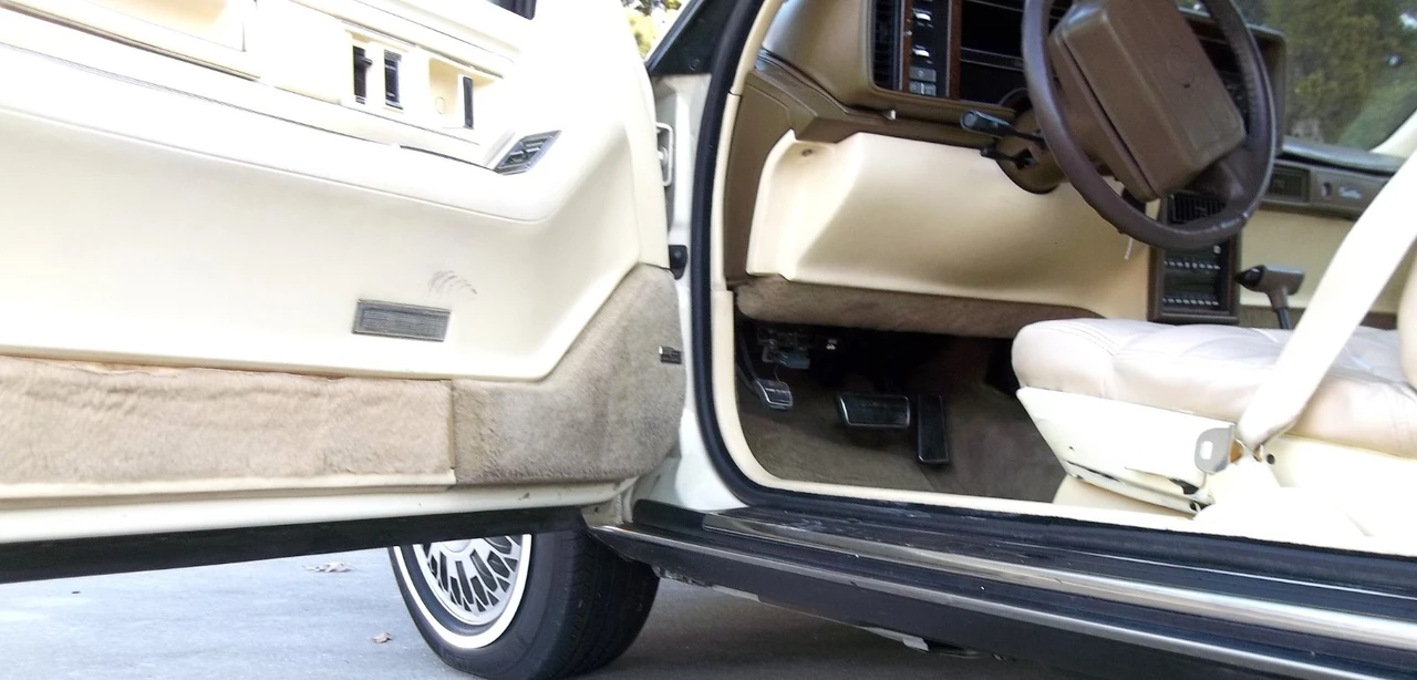 1991 Cadillac Eldorado 12th Gen - Image 14 of 21